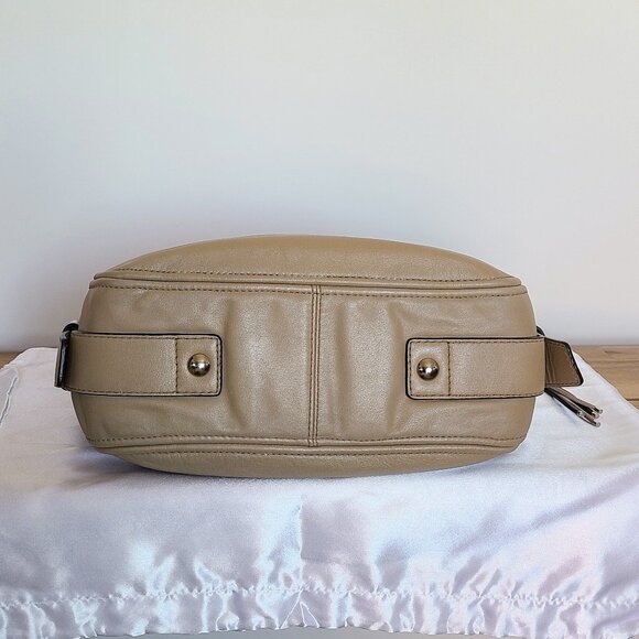 Mint Condition Y2K COACH Beige/Pearl Metallic Full Grain Leather  Shoulder Bag - Picture 6 of 10